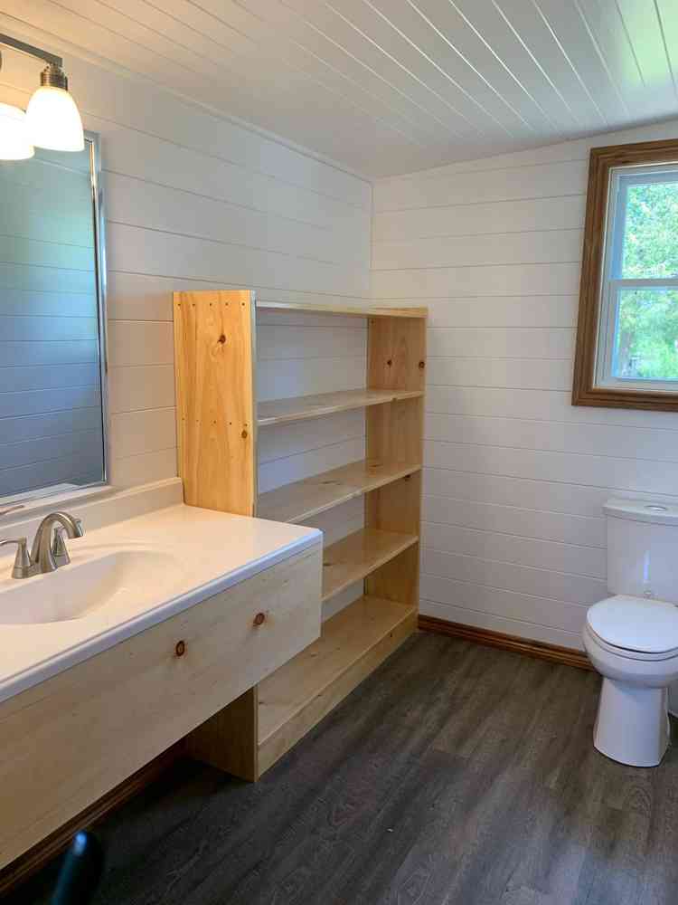 A view of the bathroom of the Tamarack cottage.